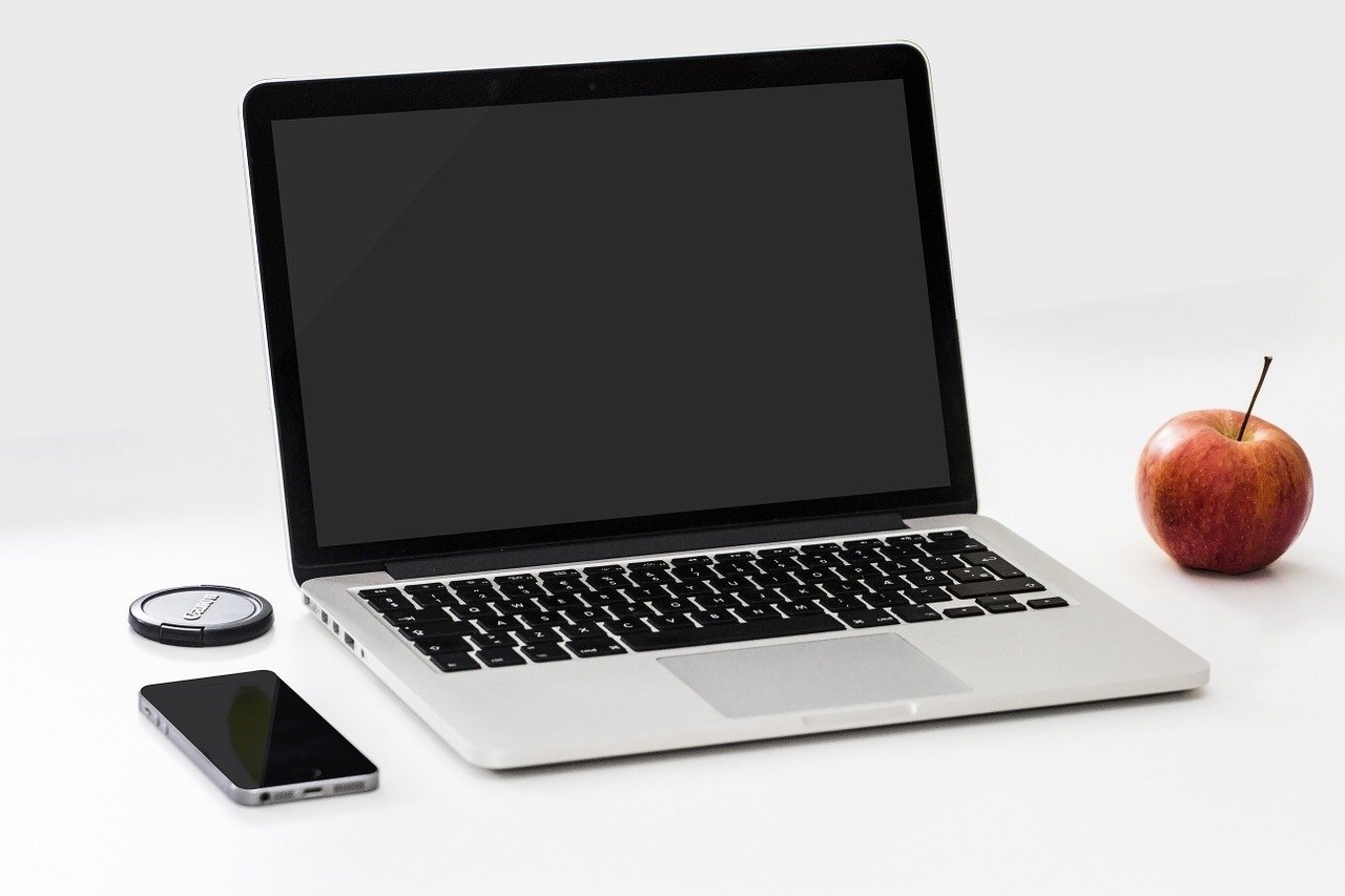 MacBookPro｜SES会社へ就職する5つのメリット